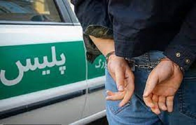 دستبند پلیس شاهین شهر بر دستان مواد فروش معروف