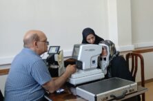 انجام غربالگری بینایی برای بیش از ۳ هزار مددجوی کمیته امداد استان اصفهان در اردوی جهادی چشم‌پزشکی